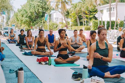 Community Yoga on Lincoln Road